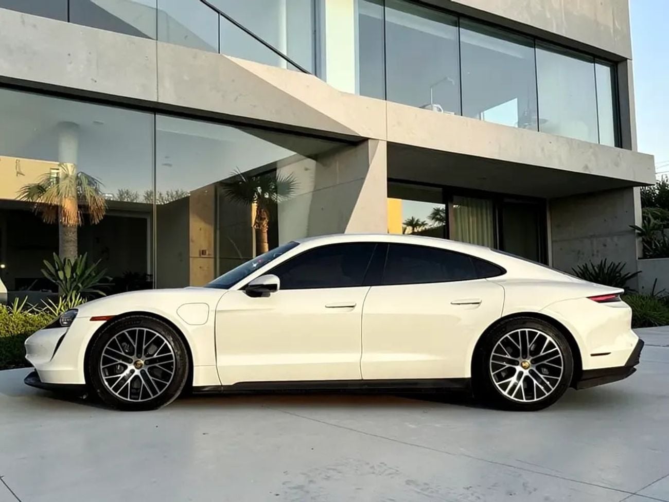 Porsche Taycan TURBO Base AED 3,030 P.M | 0% DOWN PAYMENT | PORSCHE TAYCAN | EV | 2022