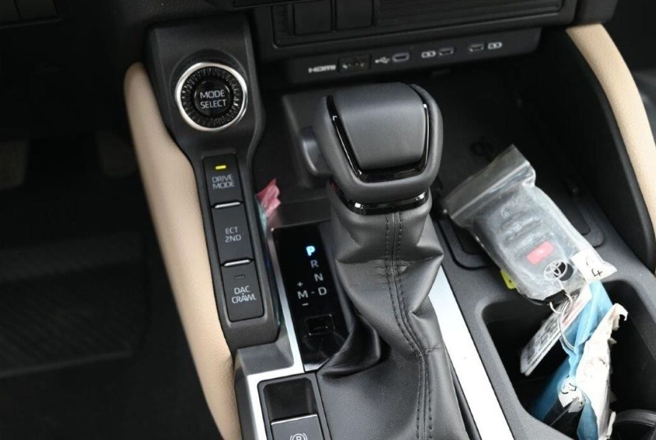 تويوتا برادو TXL3 2.4L Turbo 7 Seat Automatic