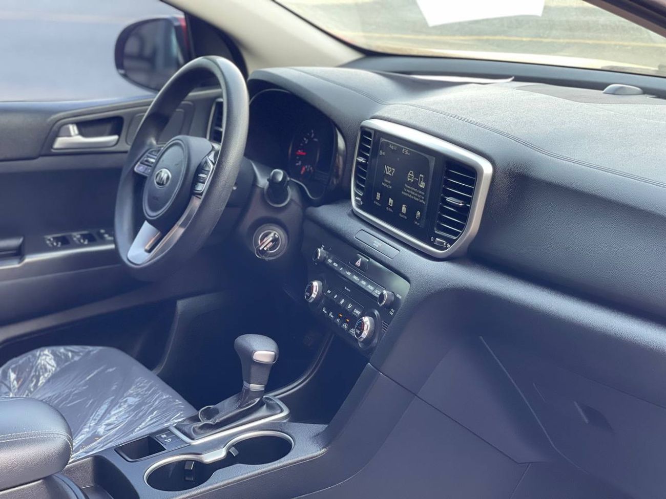 كيا سبورتيج LX / 2.4 V4 / رادار / مساعدة مسار / نقطة عمياء / شاشة كبيرة / جنوط / مكيف خلفي