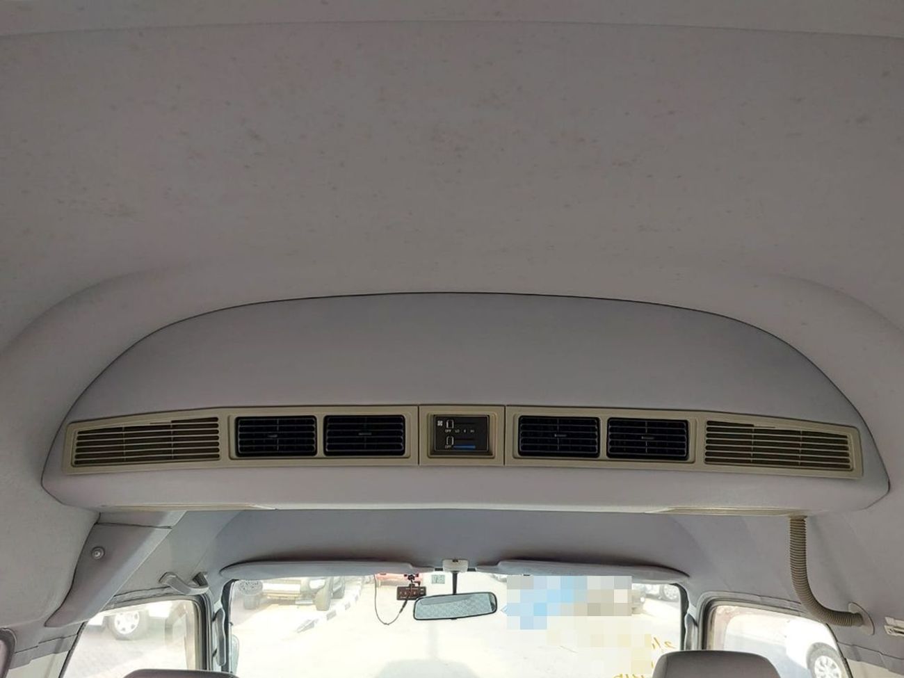 Toyota Hiace TOYOTA HIACE COMMUTER VAN RHD 2001 MODEL 3.0 L DIESEL AUTOMATIC(PM01315)