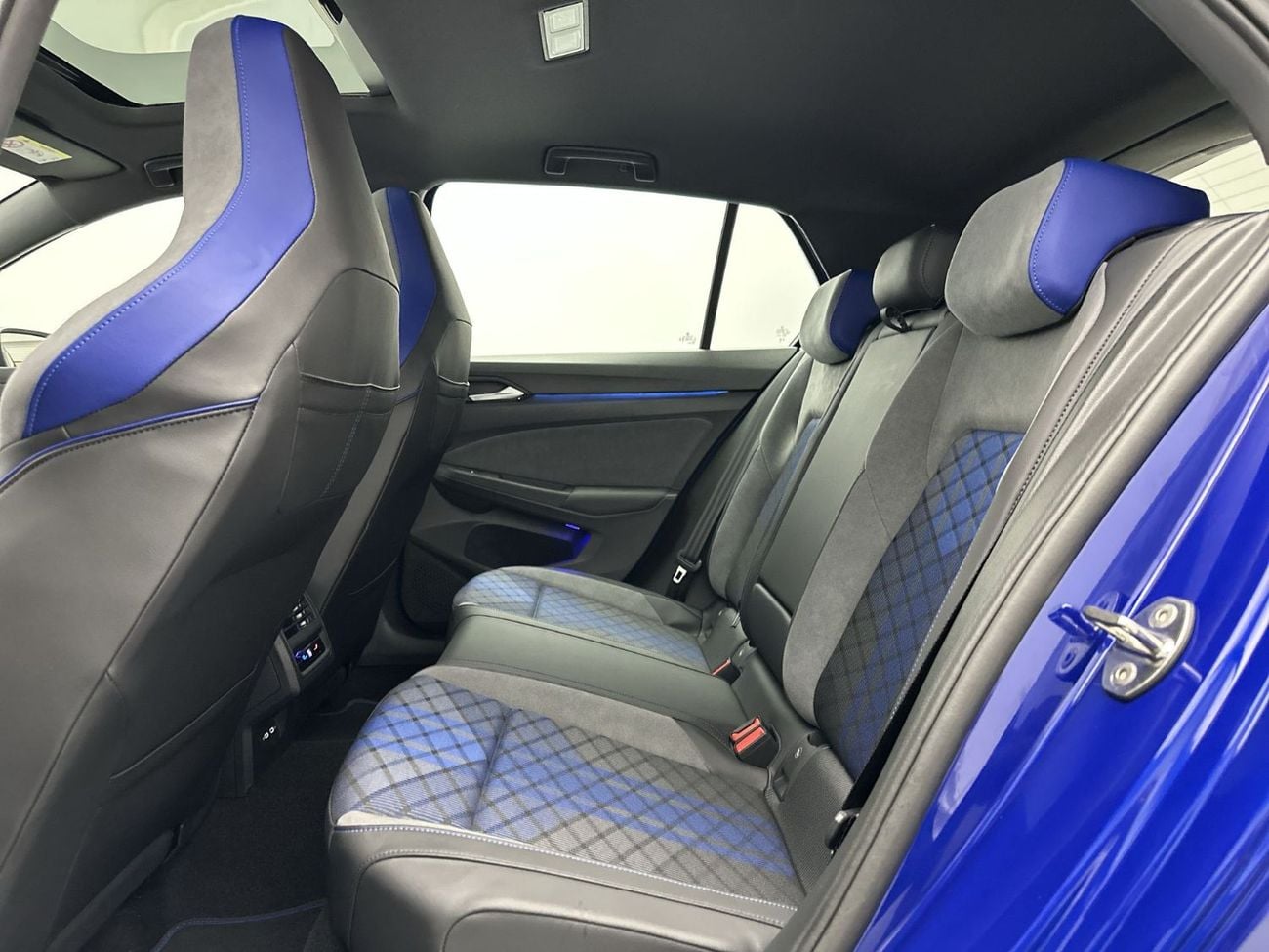 Volkswagen Golf R Base 2.0T Golf R Fabric Seats with Sunroof - DCC - Black Edition (Ref#37205)