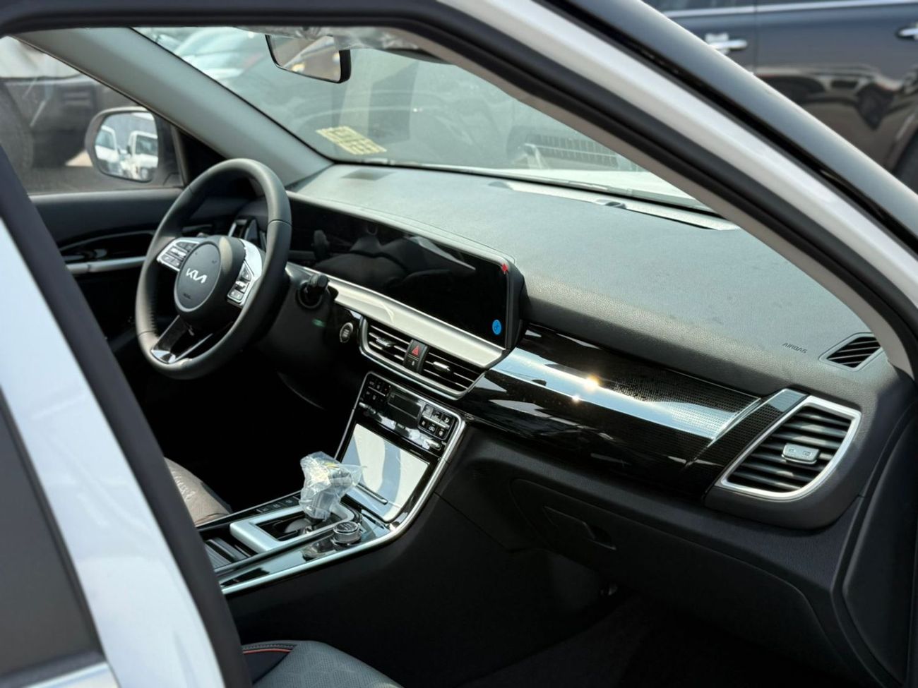 Kia Seltos KIA SELTOS 1.5L CHINESE SPECS FULL OPTION WITH BLACK ROOF