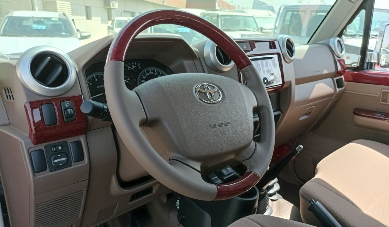 Toyota Land Cruiser Pickup Toyota LandCruiser PickUp 2021V6 4.0ltr -4/4 - Petrol - Winch - Difflock - Power window - center loc