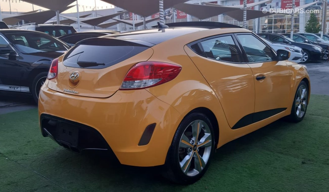 Hyundai Veloster American import, full option, panorama, leather screen, rear camera, cruise control, in excellent co