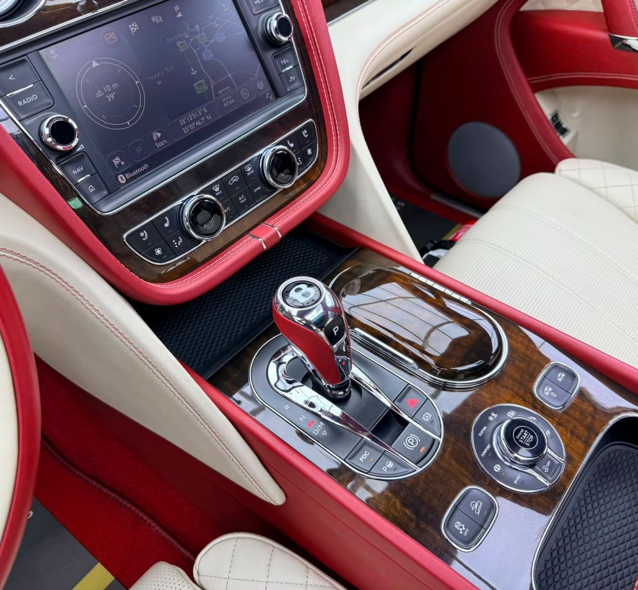 بنتلي بينتايجا FIRST EDITION 2017 Bentley Bentayga, Full Bentley Service History, Fully Loaded, Excellent Condition, GCC