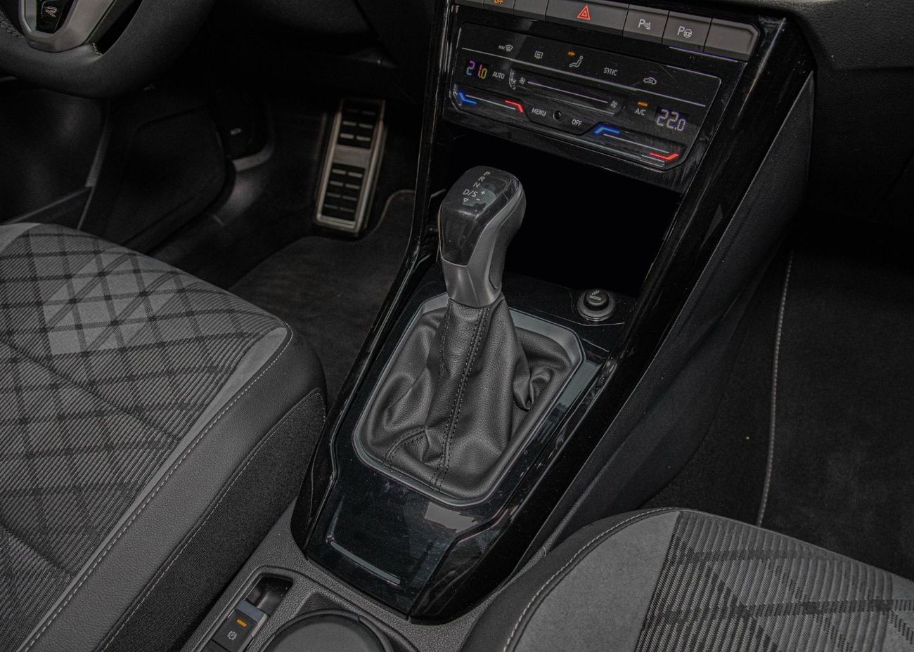 Volkswagen T ROC R-line 1.4L 1,450x60 • 20% DP • VW T-Roc R- Line 1.4 150 BHP • VW Warranty/Service • GCC