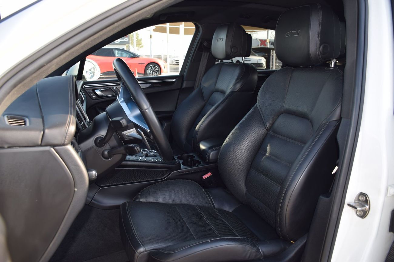 Porsche Macan Porsche Macan gts 3.0L 6 cylinder twin turbo