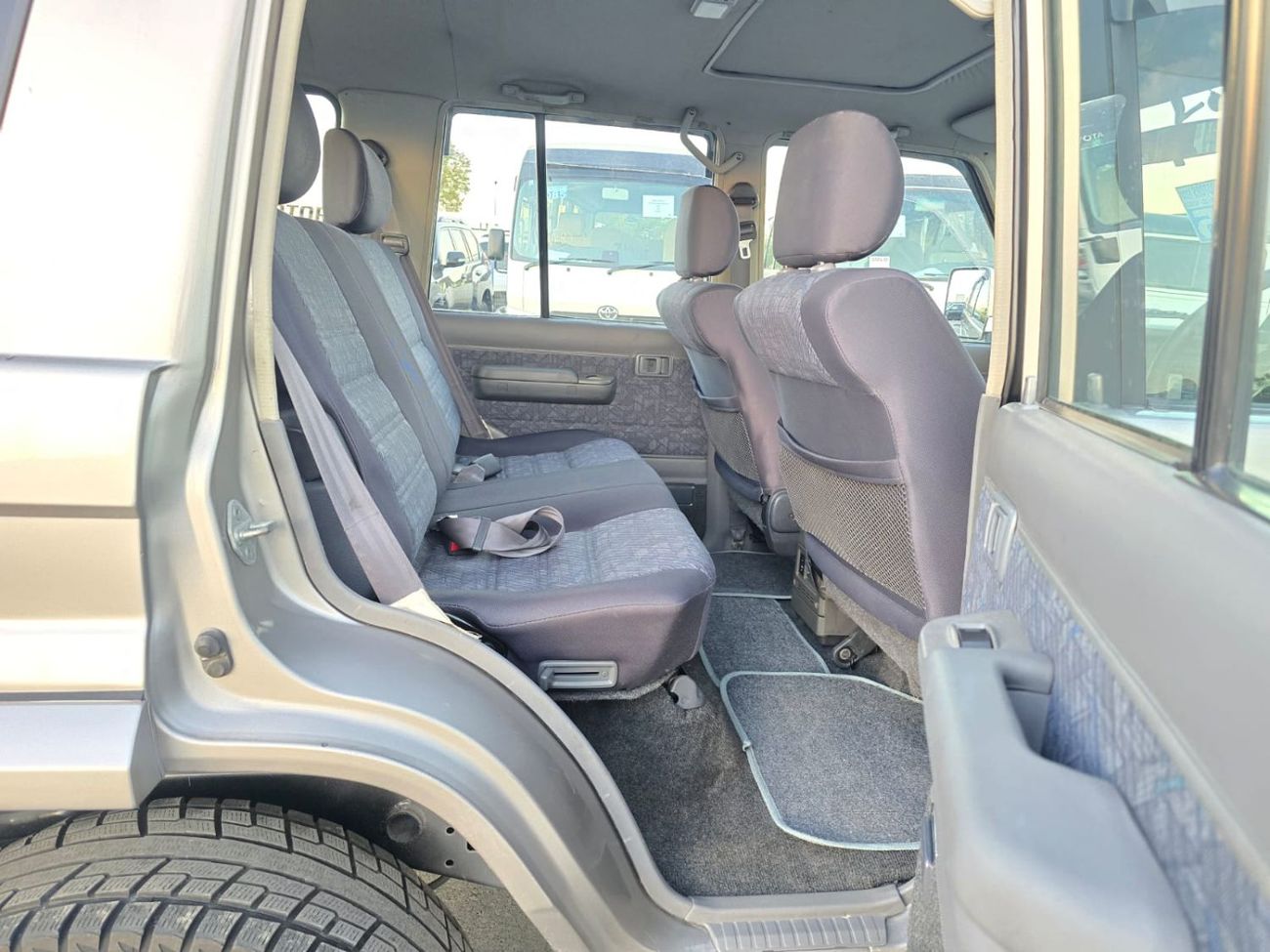 تويوتا لاند كروزر TOYOTA LAND CRUISER SUV RHD 2001 MODEL 4.1 L DIESEL MANUAL(PM03166)