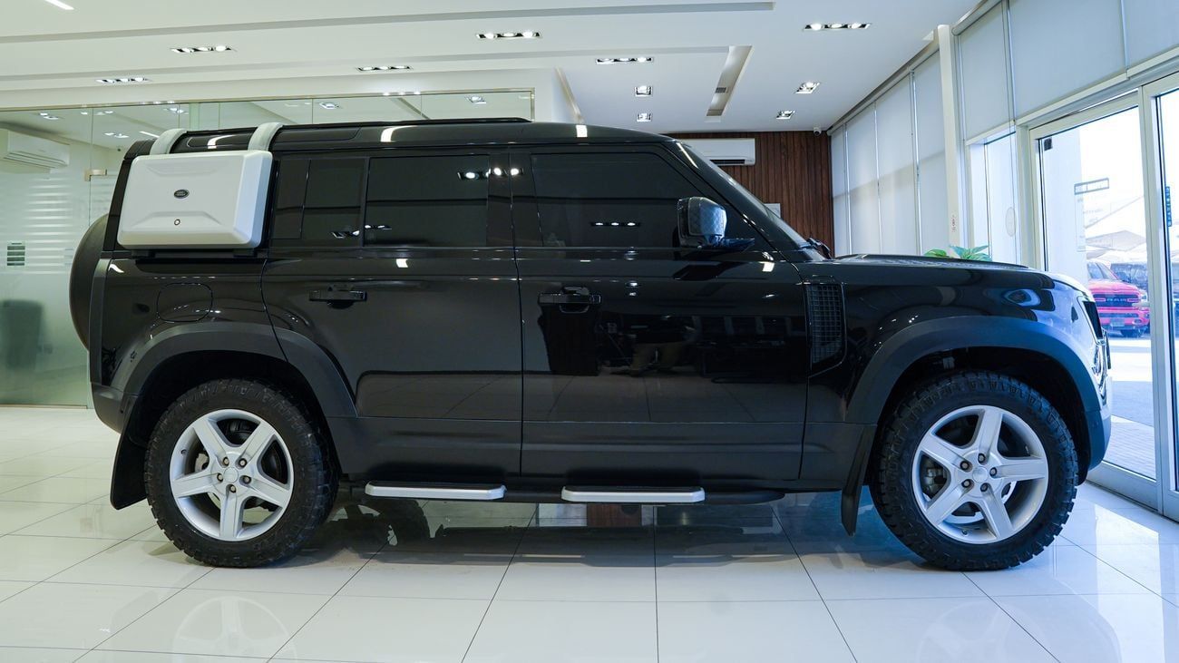 Land Rover Defender P300 110 SE 2.0L (7 Seater)