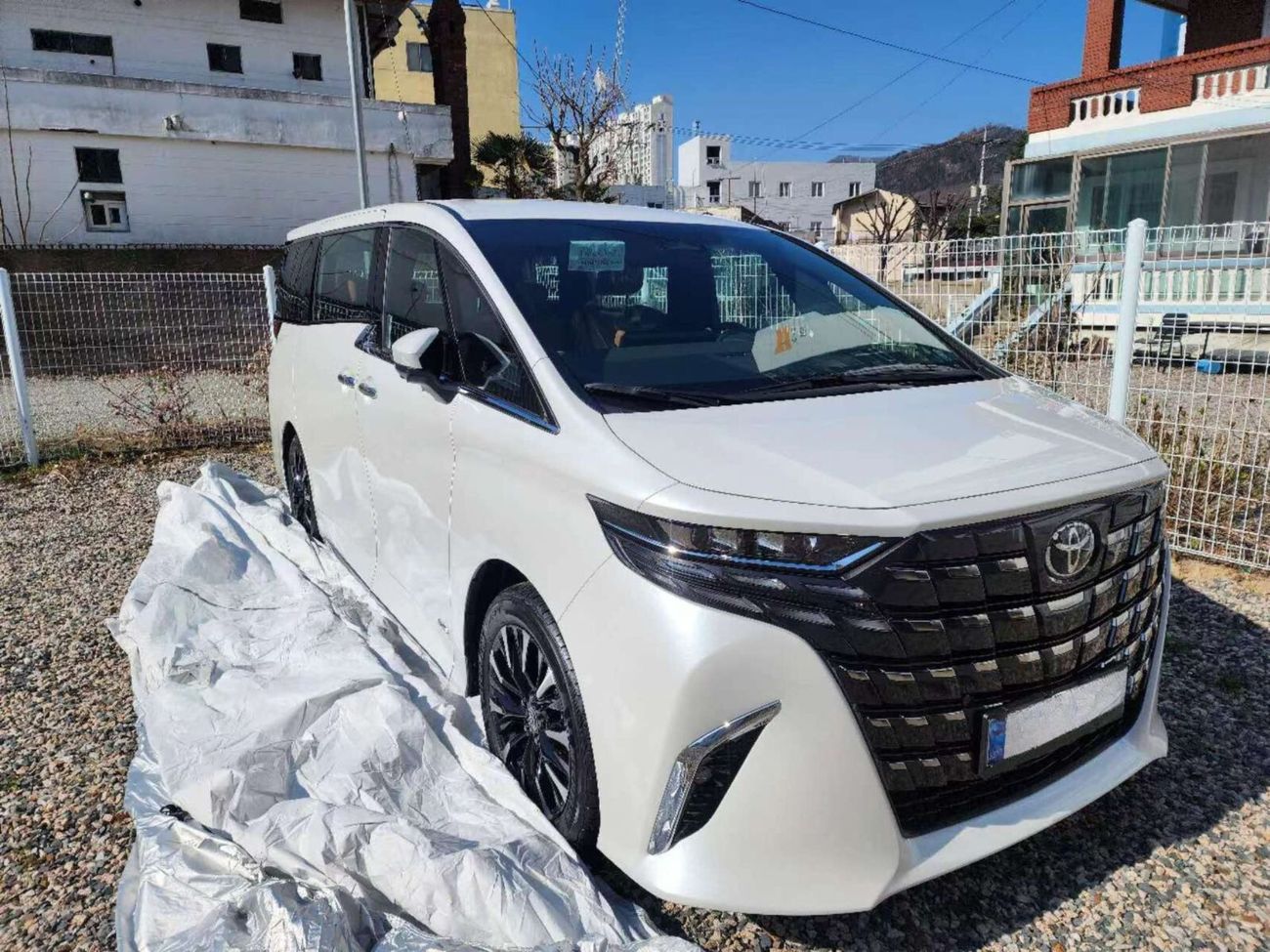 Toyota Alphard Executive Lounge / 2.5L Hybrid / Brand New 2024 MY