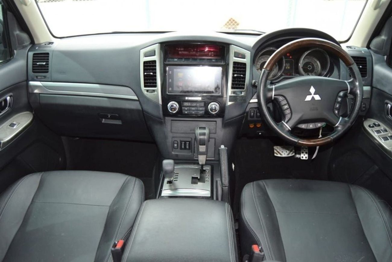 Mitsubishi Pajero Full option clean car