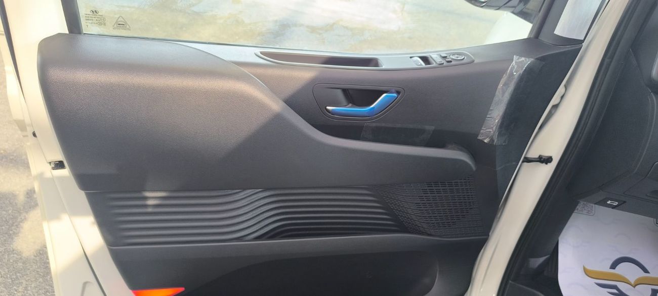 هيونداي ستاريا STARIA 2.2L DIESEL 11 SEATER PRESTIGE