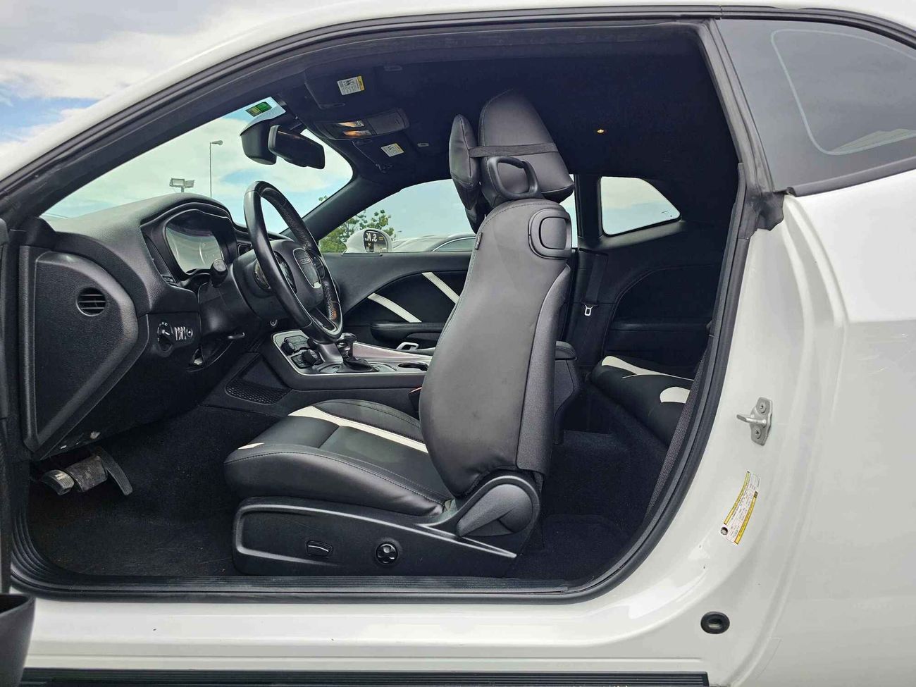 Dodge Challenger SXT V6/ ORG AIRBAG/ WIDE BODY KIT/ CUSTOM EXHAUST/ DVD/ LEATER/ ELECTRIC SEAT/ 806 Monthly/LOT#69514