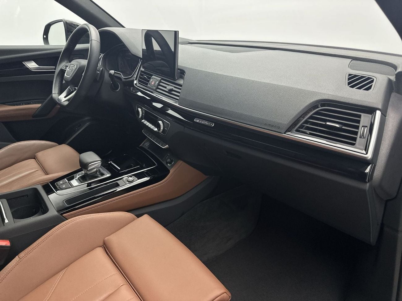 Audi Q5 45 TFSI Quattro S Line 2.0L (252 HP) Q5 Sportback S line 45 TFSI quattro 249hp (Ref# 92533) - EXCLUS