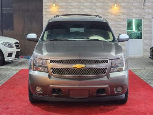 Chevrolet Suburban LTZ 5.3L 4WD