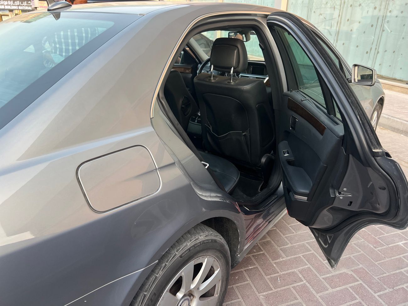 مرسيدس بنز E200 Sedan