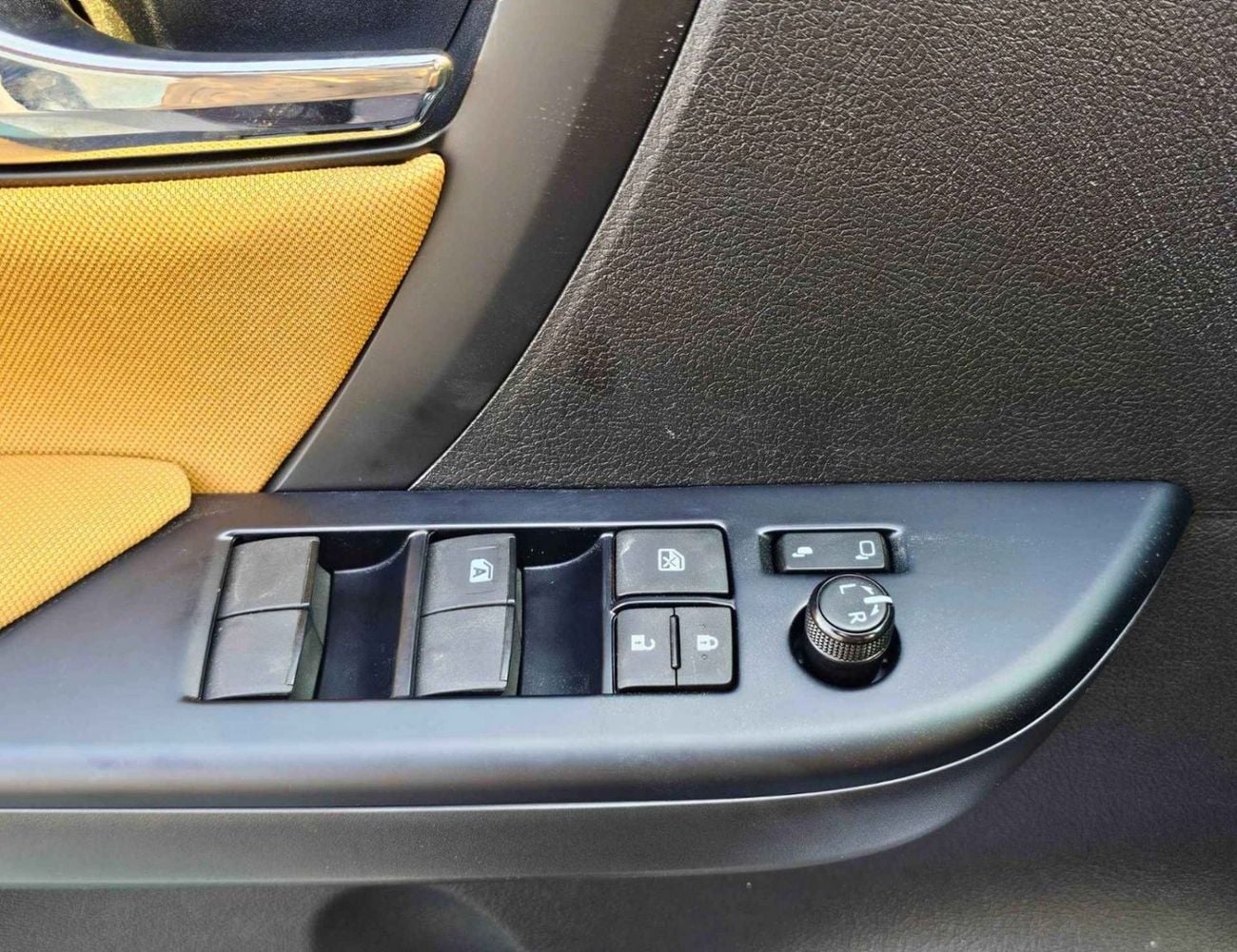 Toyota Fortuner EXR TOYOTA FORTUNER || 2.4L DIESEL V4 4WD / MANUAL AC (CODE # FDMC)