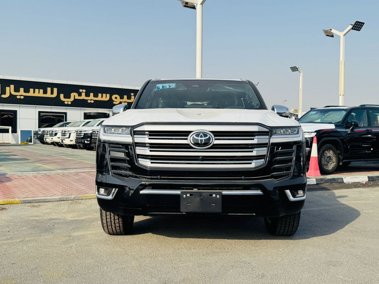 Toyota Land Cruiser LC300 VXR 3.5L TWIN TURBO F/O A/T BLACK INSIDE RED 2025