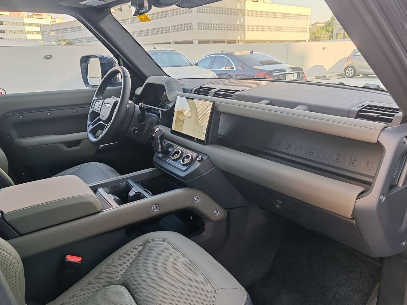 لاند روفر ديفندر P400 110 SE 3.0L (5 Seater)