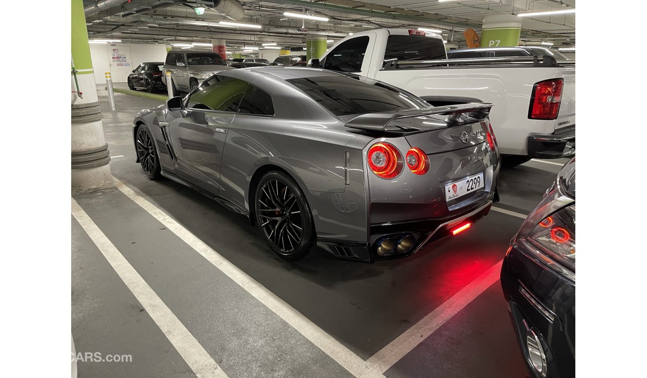 Nissan GT-R