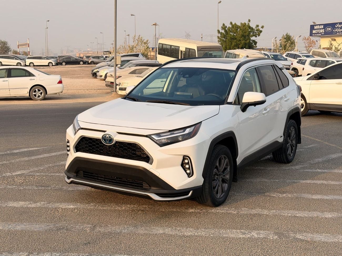 تويوتا راف ٤ LTD HEV تويوتا RAV4 ليميتد هايبرد 2023، دفع رباعي، كاميرا 360 درجة، كاملة المواصفات، مستوردة من الولايات الم