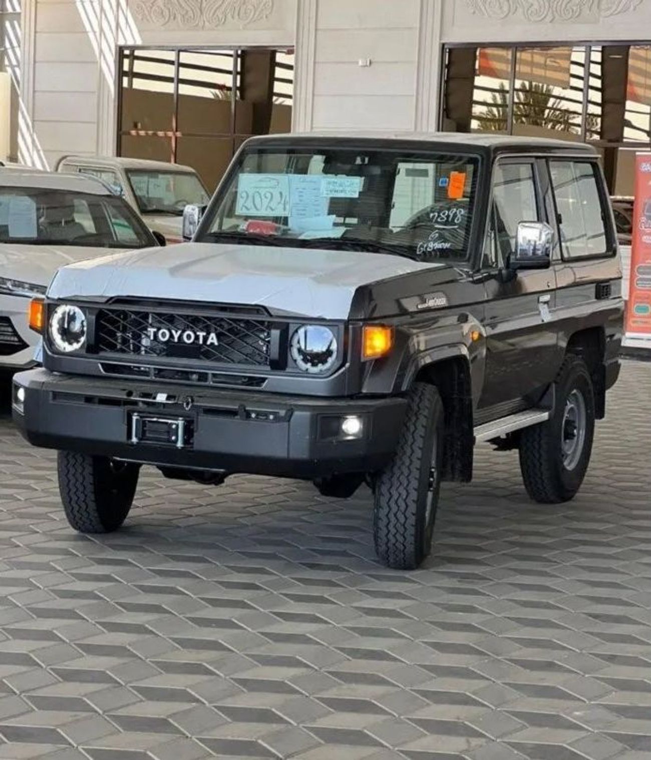 Toyota Land Cruiser 70 3Dr,  2800cc Diesel Automatic 6 Speeds , 4X4 , Winch , Difflock , Screen , Trail Mode , Sensors Leat