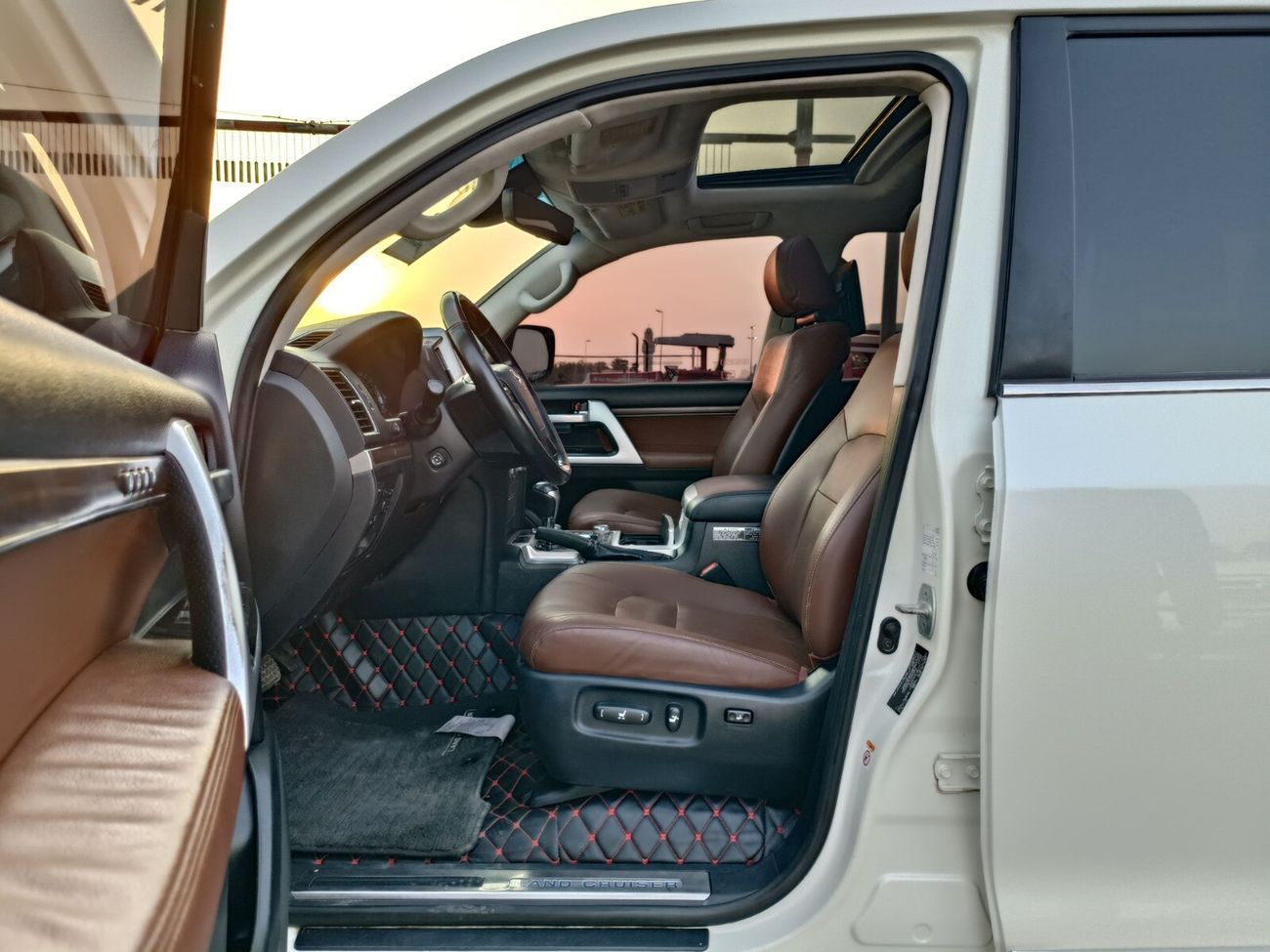 تويوتا لاند كروزر / VXR 5.7/ ORG SHP/ HYUDRAULIC/ LOT#58646