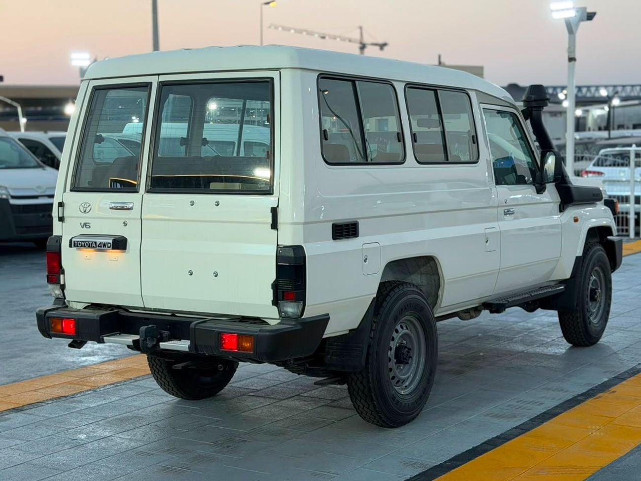تويوتا لاند كروزر 70 LC 78 HARDTOP 4.0L MT