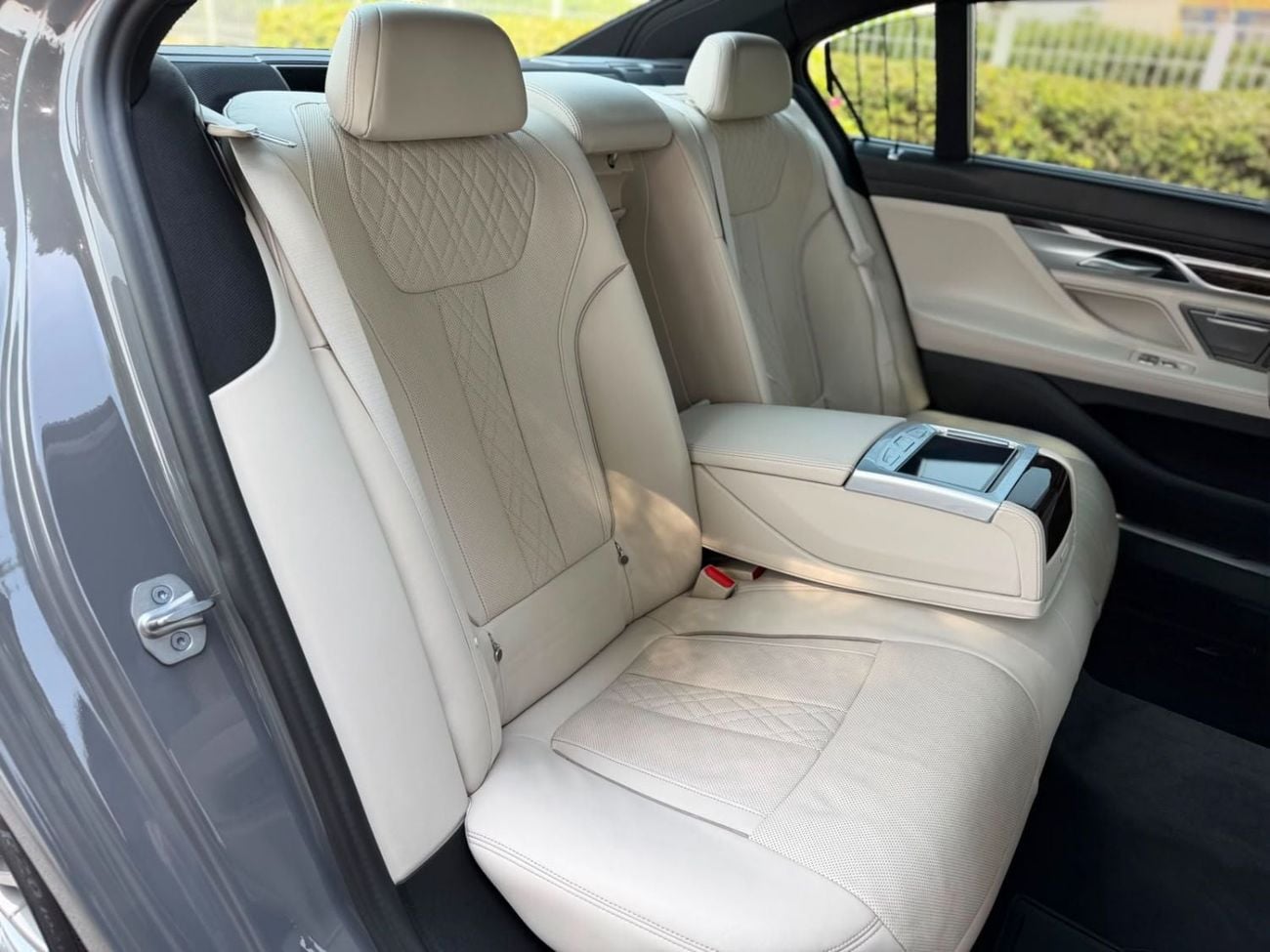 BMW 730Li PURE EXCELLENCE BMW 730Li 2022 Under BMW Warranty Service Contract (GCC – Full Service History – Perfect Condi