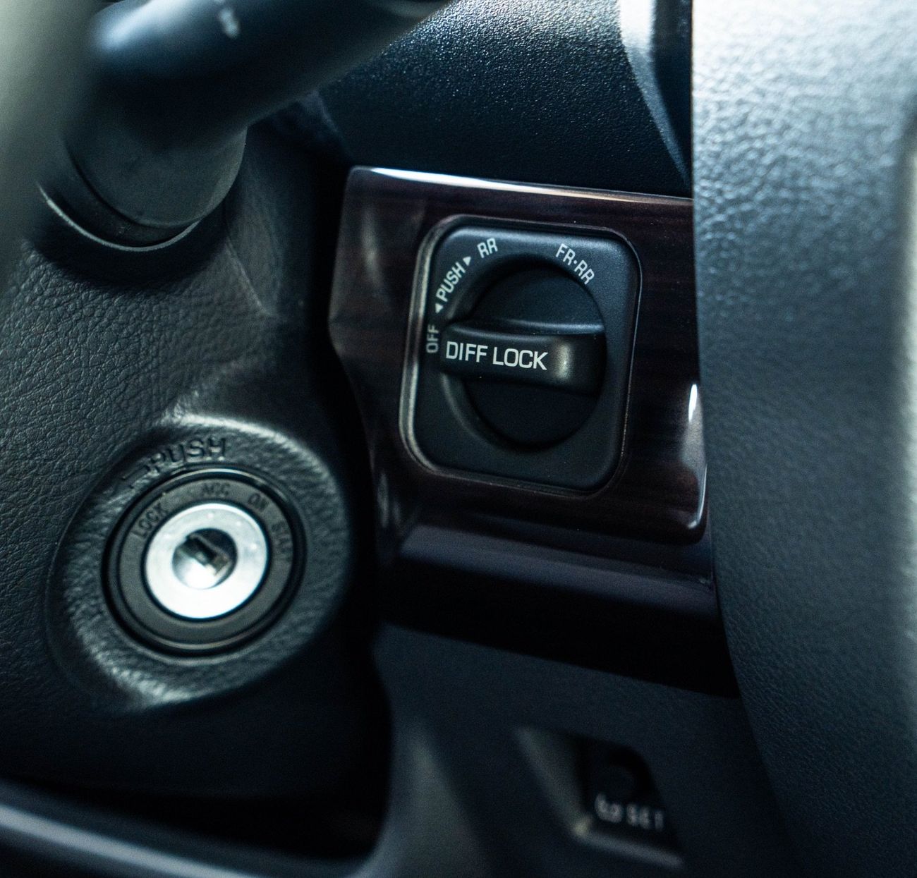 تويوتا لاند كروزر LC 76 | 2.8L | V4 | DSL | MT | 2025