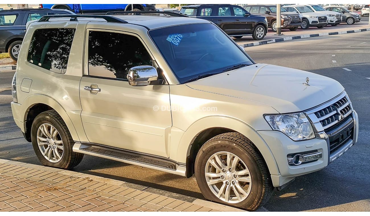 Mitsubishi Pajero SWB 2017 3.8L Agency Warranty Full Service History GCC