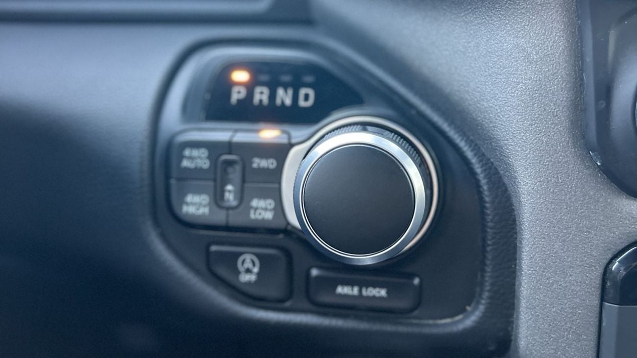 RAM 1500 Big Horn 2023 Crew Cab 4x4  32500Km American