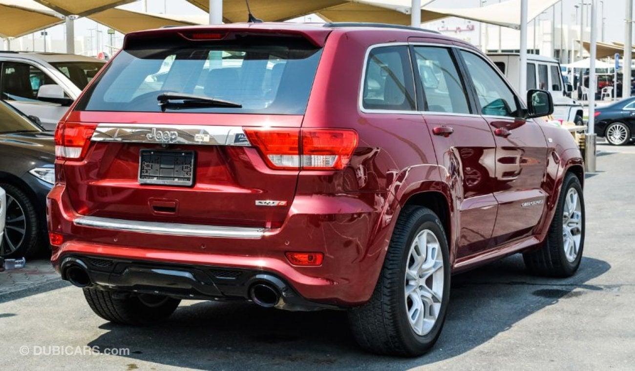 Jeep Grand Cherokee Jeep Grand Cherooke 2013 6.4 SRT Gcc Specefecation Very Clean Inside And Out Side Without Accedent N