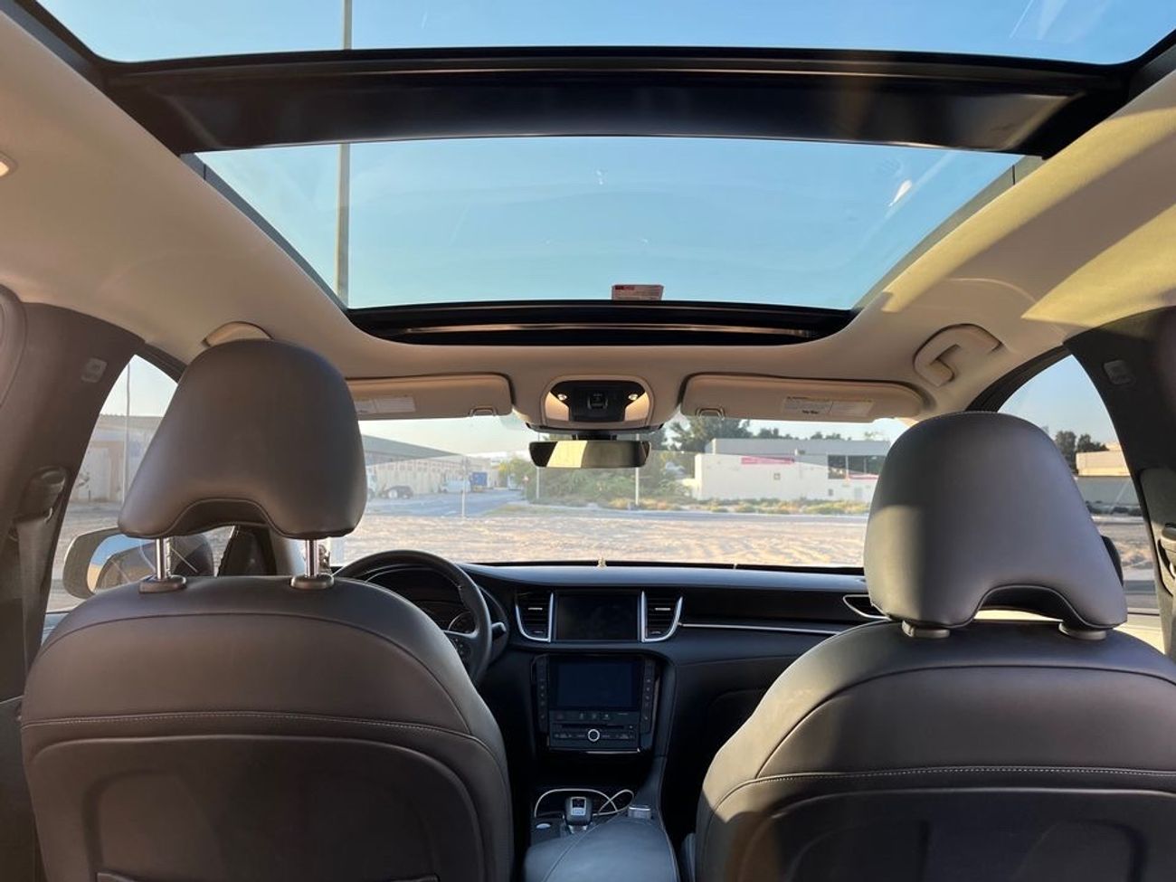 إنفينيتي QX50 2.0T Luxe (FWD)