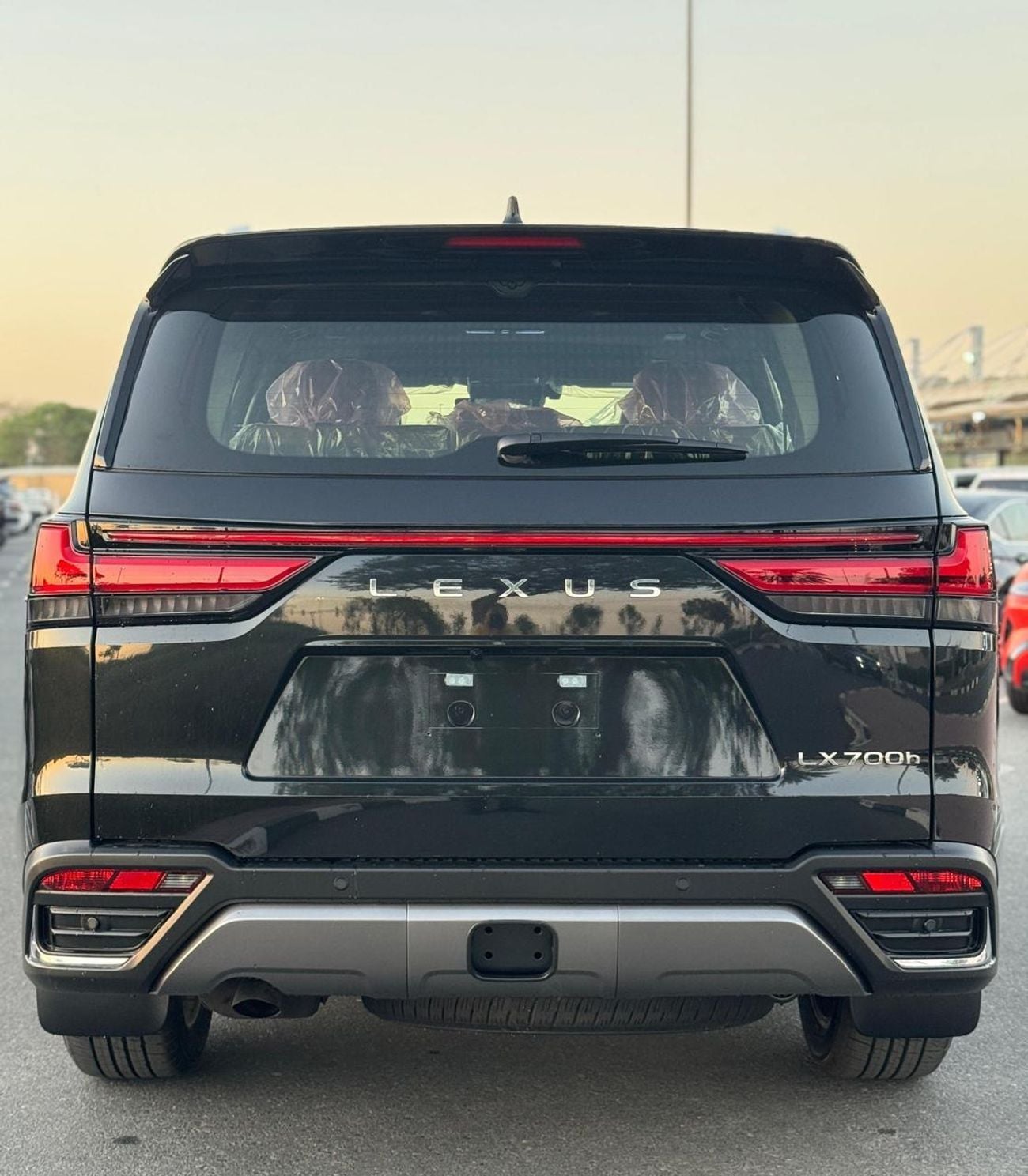 Lexus LX700h SIGNATURE BLACK INSIDE TAN with Auto Park