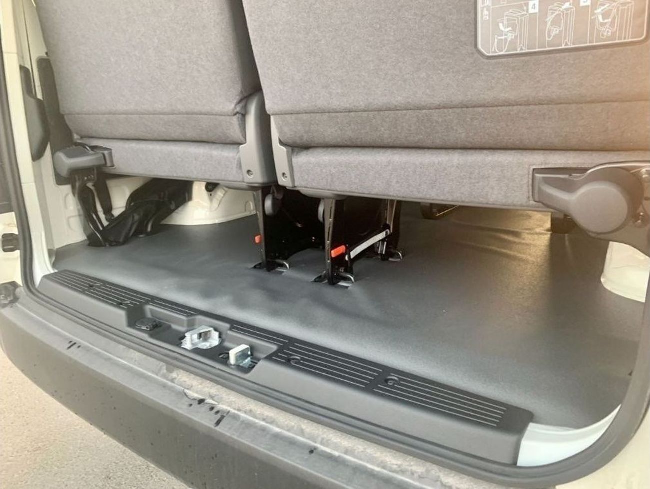 Toyota Hiace COMMUTER HR 2.800cc DSL - 14 SEATER - M/T - 23MY