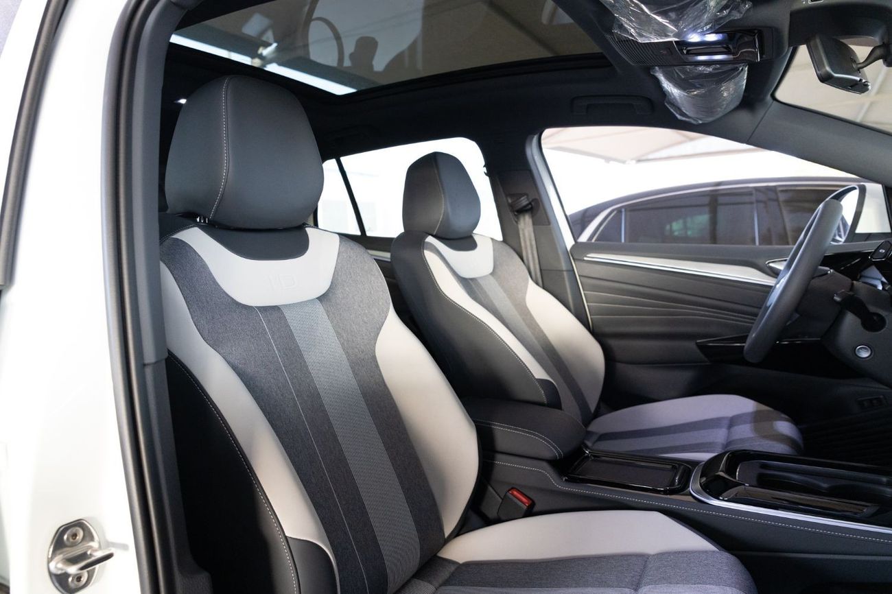 فولكس واجن ID.4 2022 VW ID4 Pure+ 19 بوصة FP - أبيض من الداخل أسود ورمادي | للتصدير فقط