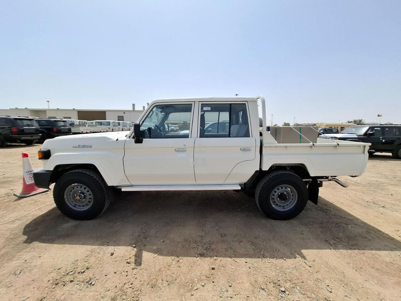 تويوتا لاند كروزر بيك آب Land Cruiser 79 Pickup 2.8L 2025 AT DC White Diesel (Export Only)