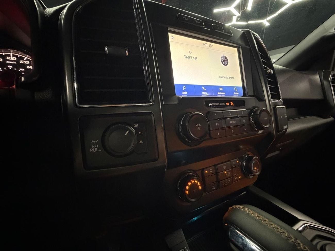 Ford F-150 XLT CREW CAB