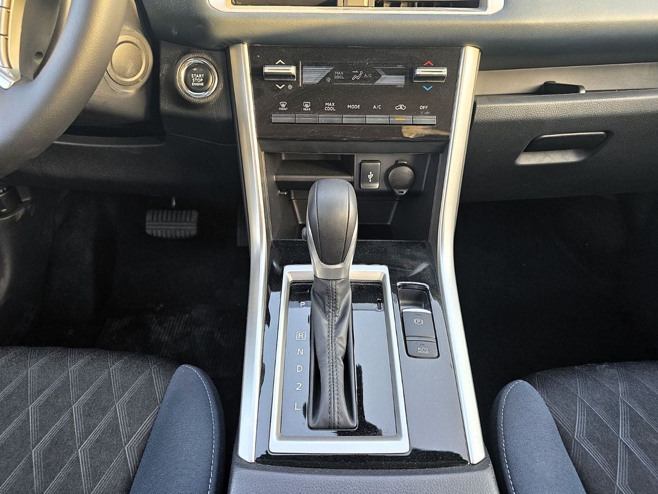 ميتسوبيشي إكسباندر كروس Mitsubishi Xpander Cross P1 line 1.5L SUV FWD Gcc Dark Grey 2025 Model