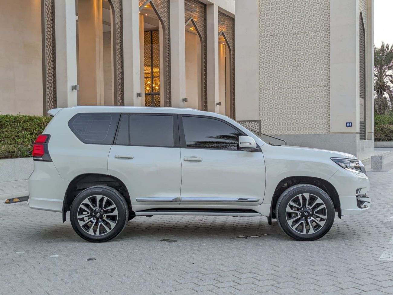 تويوتا برادو Toyota Prado 2018 diesel white LHD 7 seats automatic gear