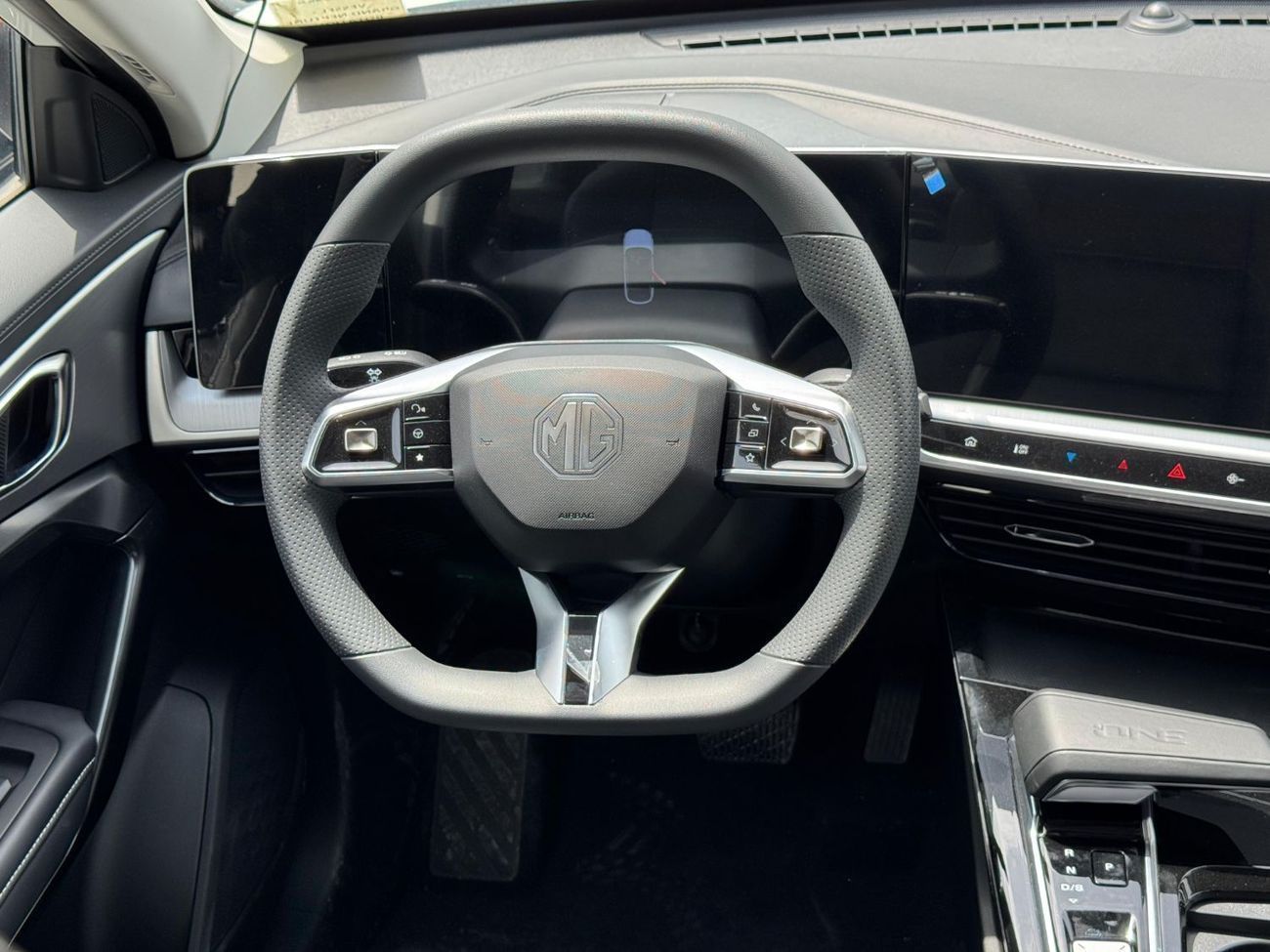 أم جي وان LUX 1.5L Petrol FWD 2024 Export Price @ 47,000 AED