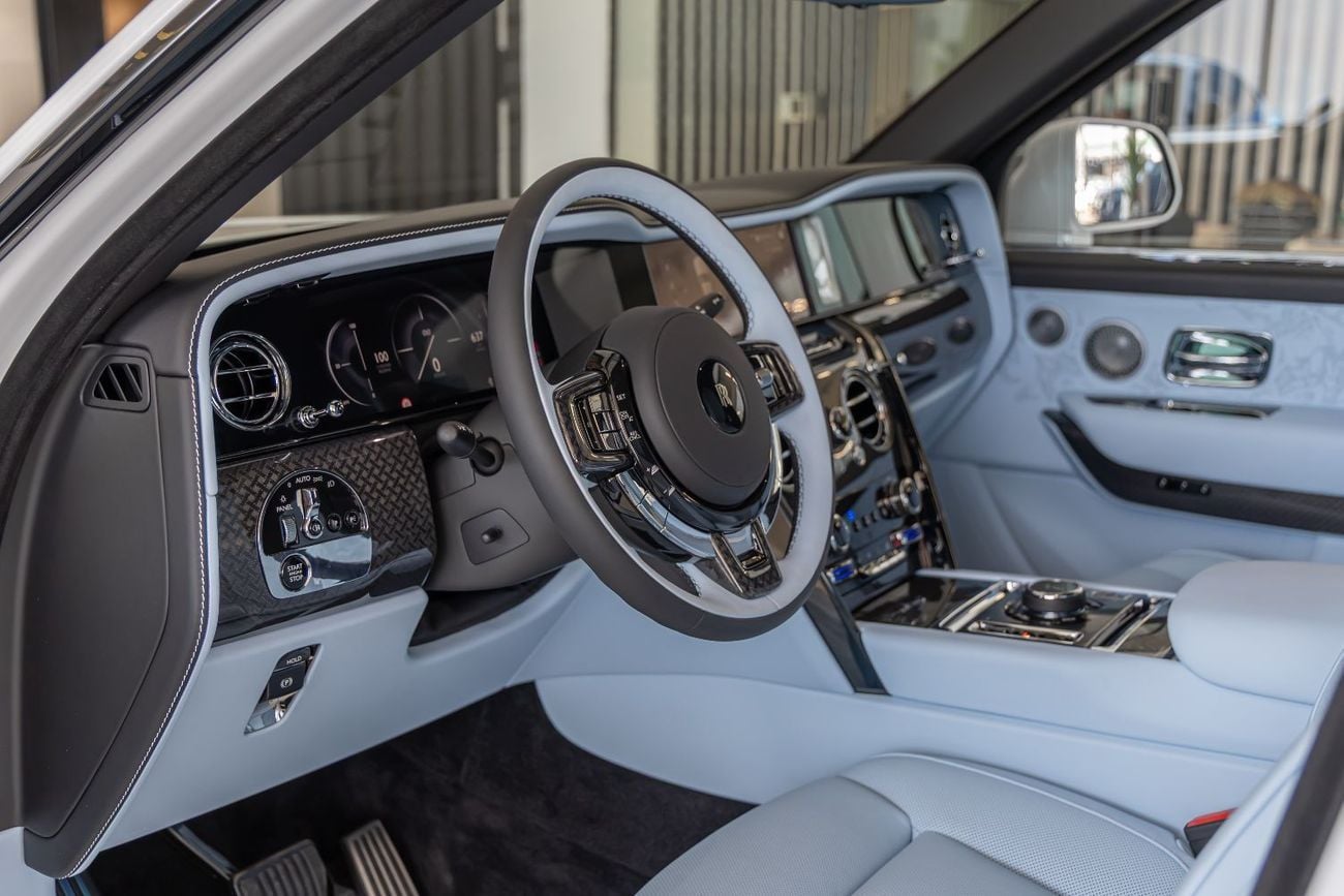 رولز رويس كولينان ROLLS-ROYCE CULLINAN | BLACK BADGE | FULL OPTIONS | BESPOKE SOUND SYSTEM | GCC SPECS | DEALER WARRAN