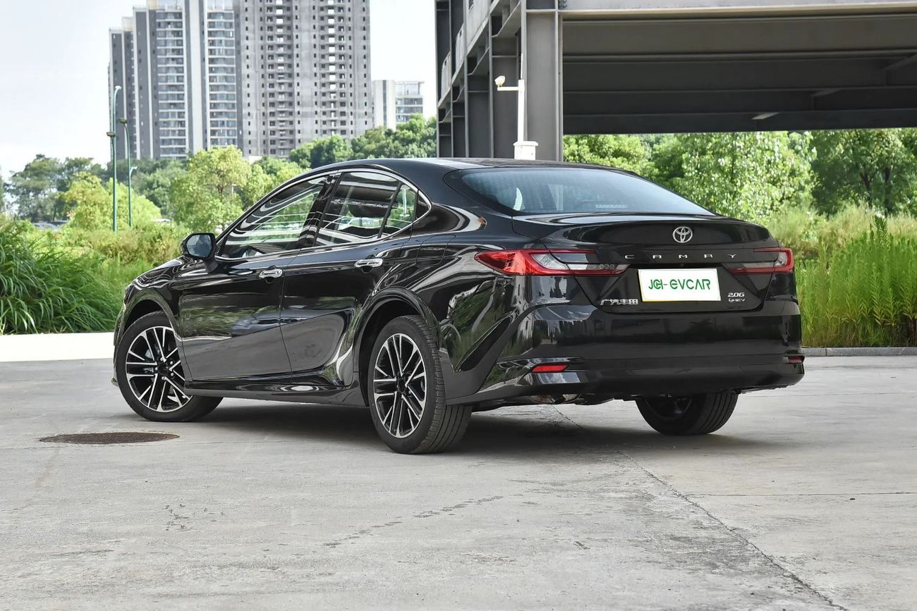 تويوتا كامري China's top-tier dual-engine 2.5HG Premium Edition