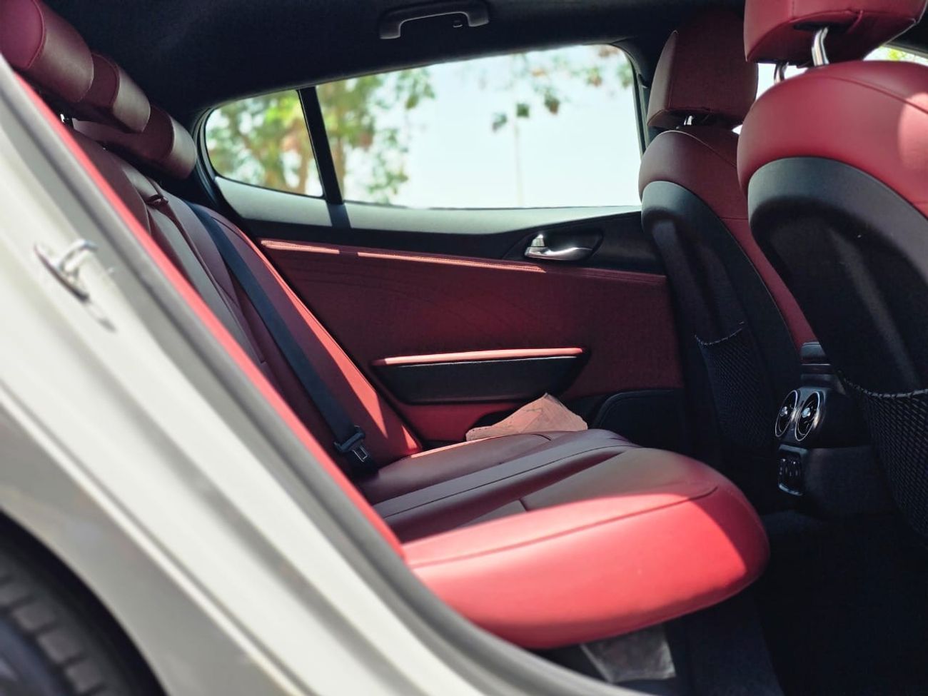 كيا ستينجر Std 2.0L Sportback V4 fully loaded GCC UNDER WARRANTY AND SERVICE CONTACT