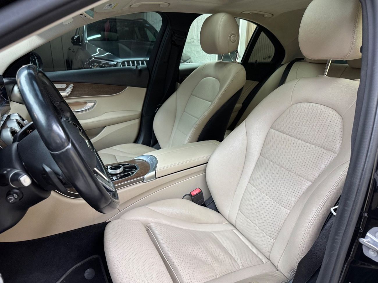 مرسيدس بنز C 300 Std 2.0L (241 HP)