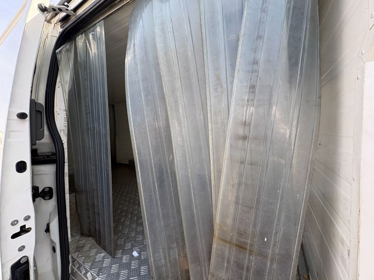 Nissan Urvan 3-Seater Automatic (5-Door)