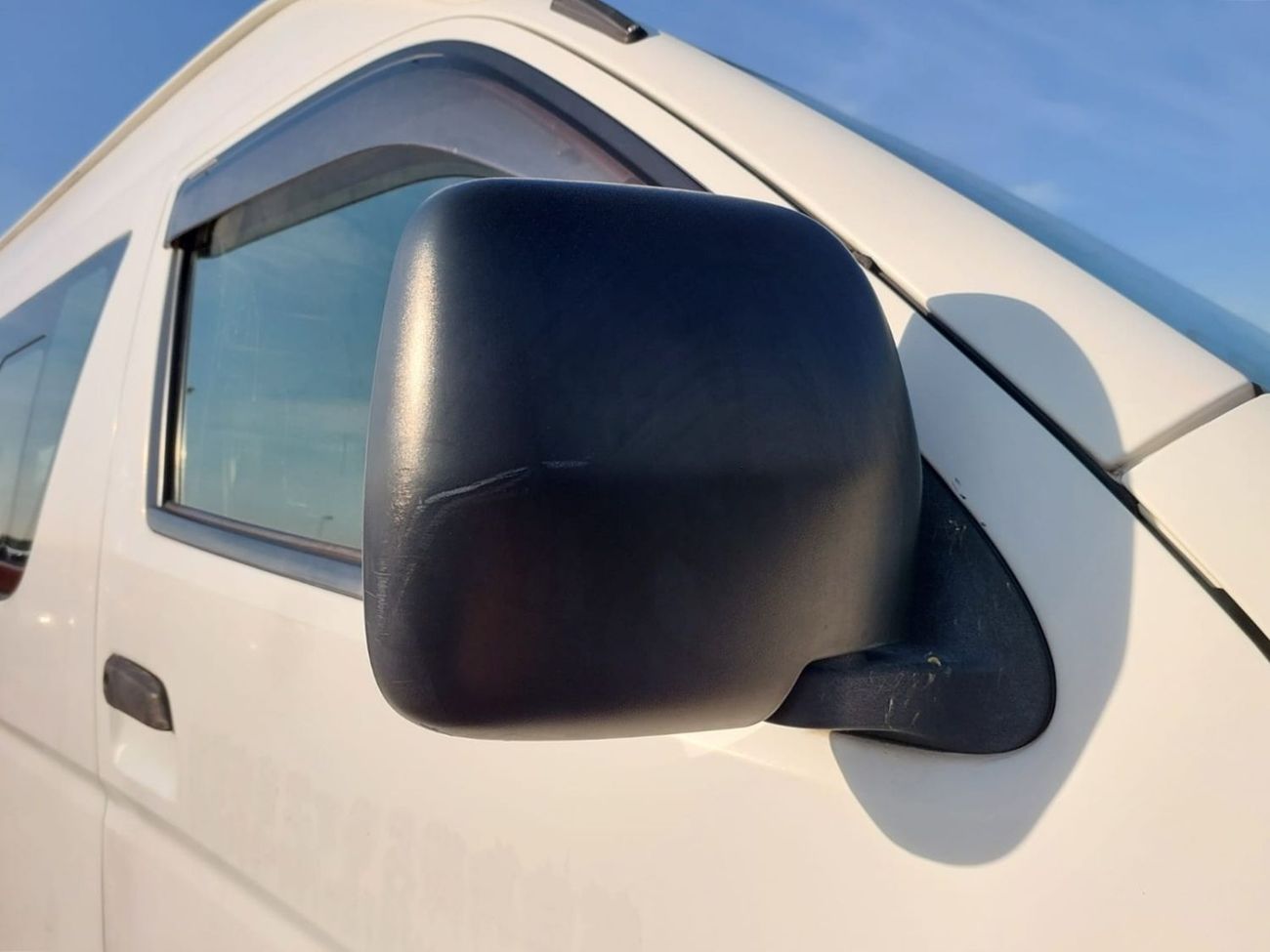 Toyota Hiace TOYOTA HIACE VAN RHD 2015 MODEL 3.0 L DIESEL AUTOMATIC(PM16111)