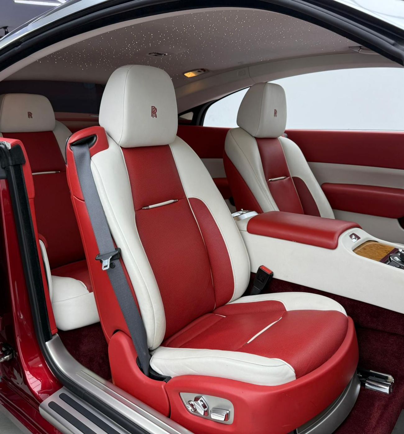 رولز رويس واريث 2019 Rolls-Royce Wraith Black Badge, Warranty, Service History, Excellent Condition, GCC