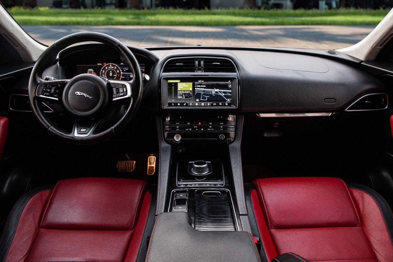 جاكوار F بيس F-Pace R Sport | 1,665 P.M | 0% Downpayment | WARRANTY!